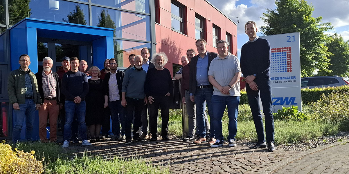 Die Teilnehmer der Mitgliederversammlung des TZWL